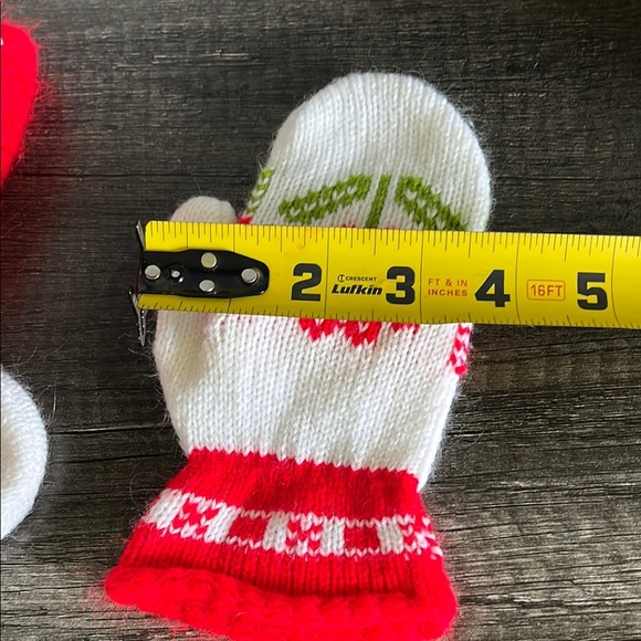 Red and White Floral Knit Hat and Mittens Set - Picture 10 of 10